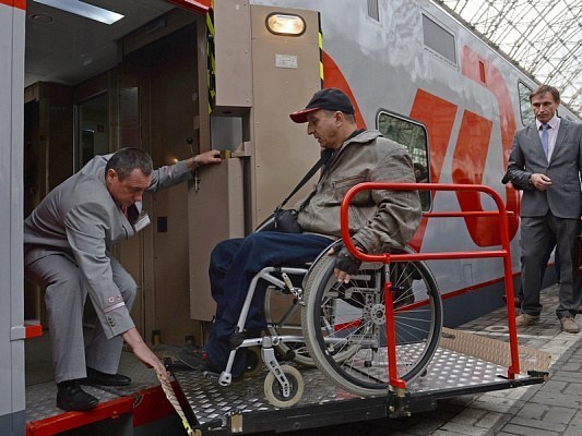 Какие существуют требования к перевозке инвалидов железнодорожным транспортом? 