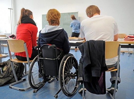 Как осуществляется обучение инвалидов в России в 2024 году