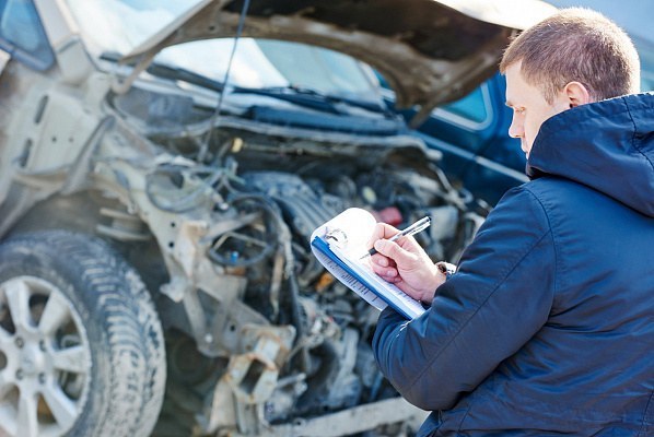 Оценка ущерба автомобиля после аварии