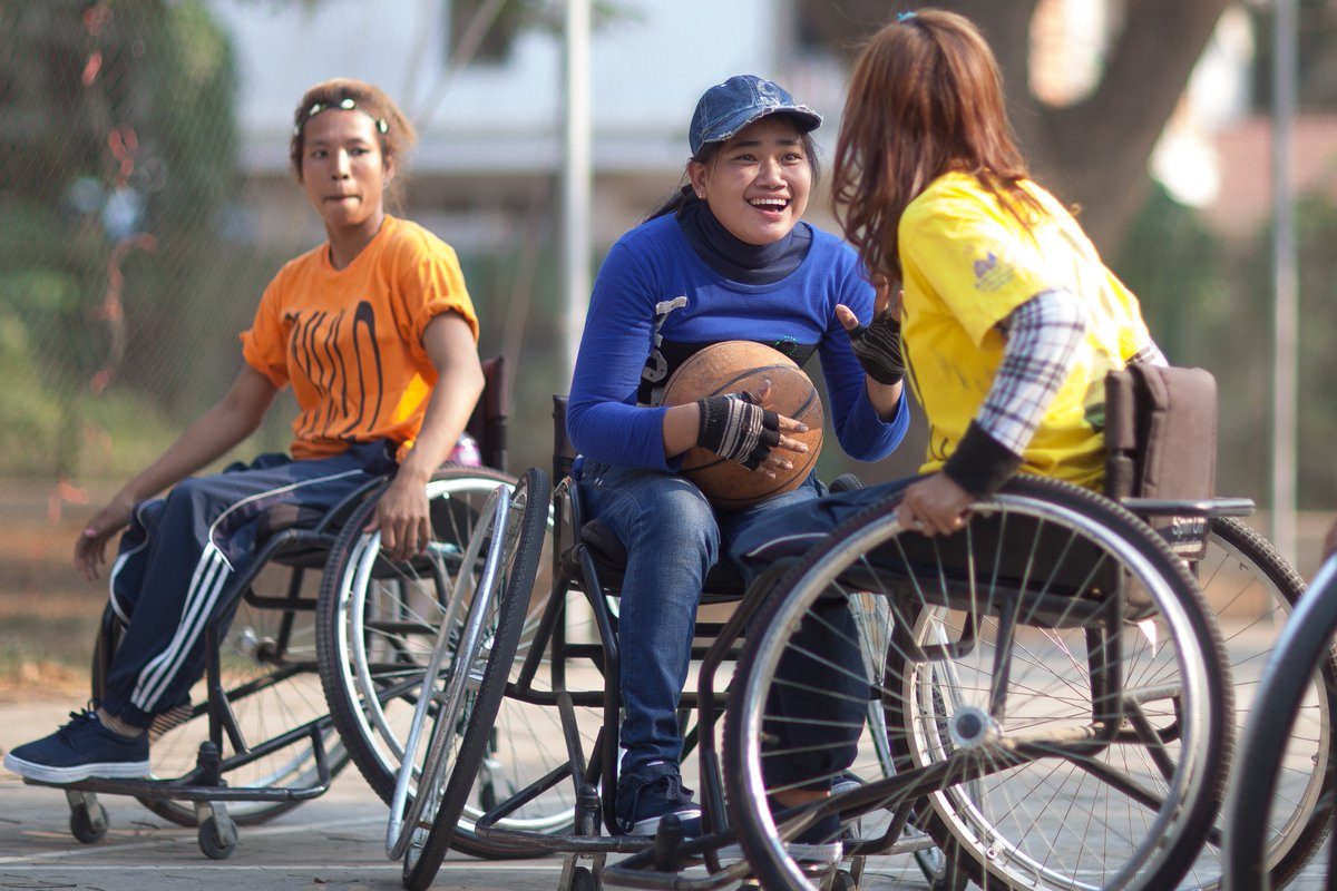 Инвалиды с детства 50 лет. Дети инвалиды. Дети с инвалидностью. Люди с ограниченными возможностями. Инвалиды люди с ограниченными возможностями.