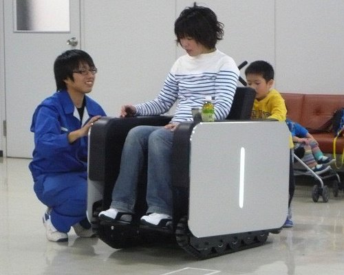 Unimo: электрическое инвалидное кресло на гусеничном ходу