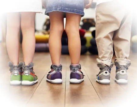 Материалы и комфорт: что важно знать о детской обуви