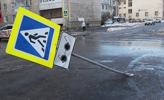 Какая ответственность предусмотрена за повреждение дорожных знаков?