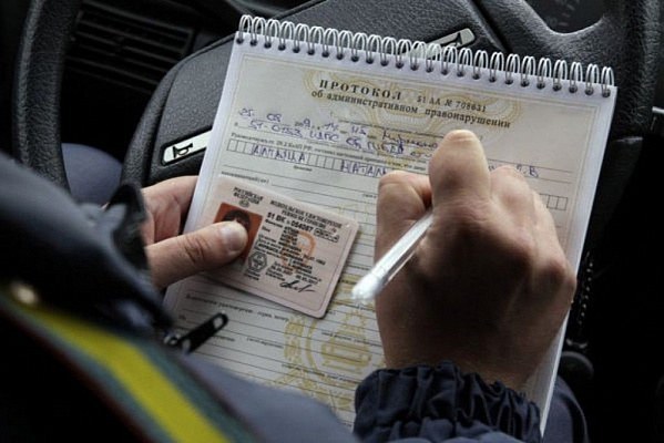 Пересечение сплошной: когда водитель сохранит права?