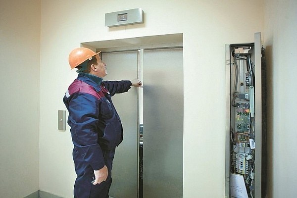 В какой срок должны подчинить лифт в доме?  Можно ли сделать перерасчет, если лифт долго не работал?