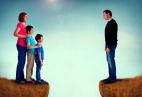 Какие права у отца на общение со своим ребенком после развода, если он останется жить с матерью?