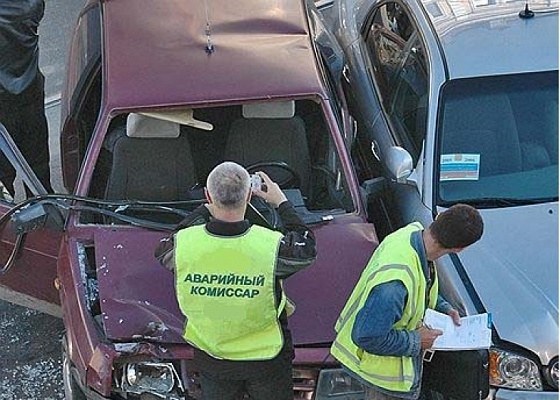 Нужен ли аварийный комиссар при оформлении дорожно-транспортного происшествия?
