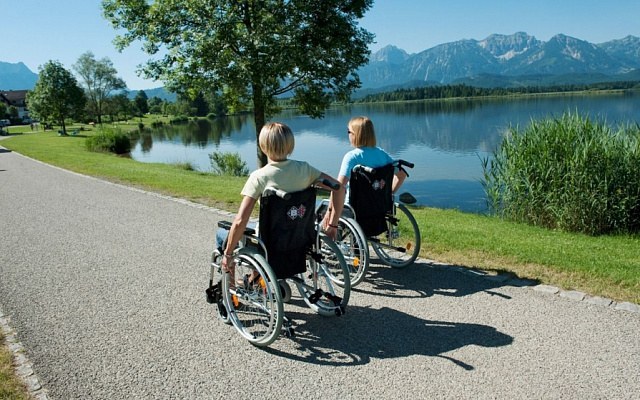 Санаторно-курортное лечение для инвалидов в 2024 году: очередь на путевки, условия получения